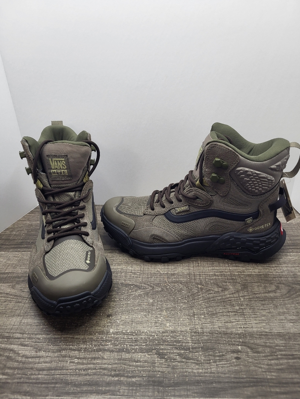 VANS Crestline GORE-TEX MTE Hiking Boots Mens 7.5 Wms 9 Waterproof Green New